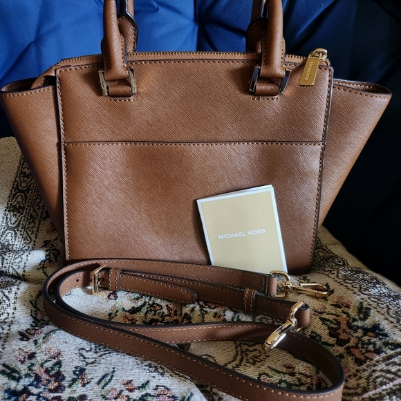 Michael Kors Saffiano Leather Satchel – Classic, Elegant & Like New - Picture 4 of 5